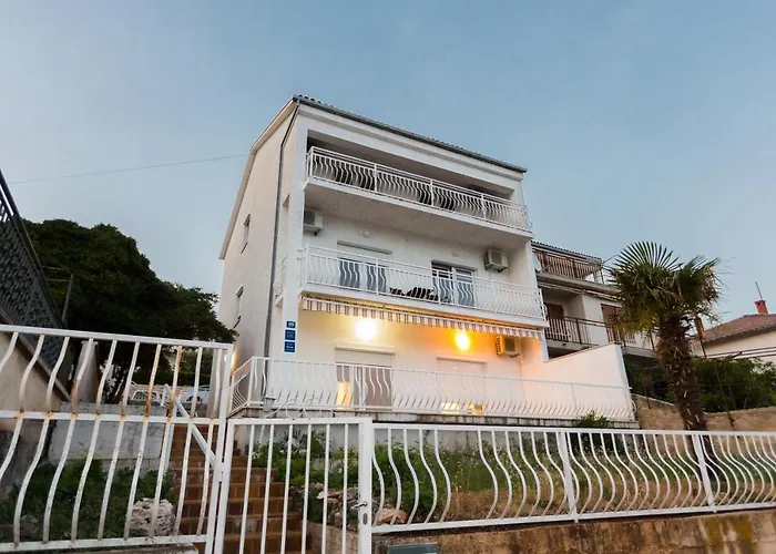 Seaview Sleeps 2 - Wifi & Tv Apartment Crikvenica