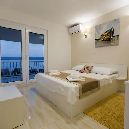 Seaview Sleeps 2 - Wifi & Tv Apartment *