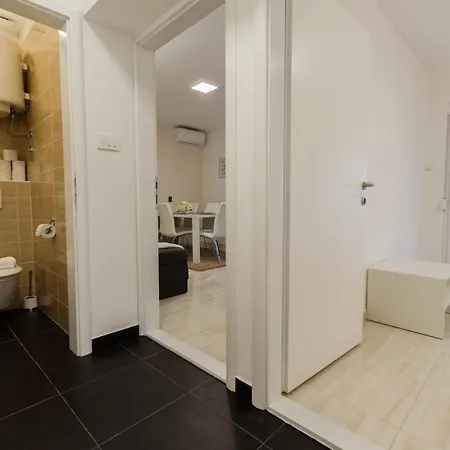 Apartment Seaview Sleeps 2 - Wifi & Tv Crikvenica