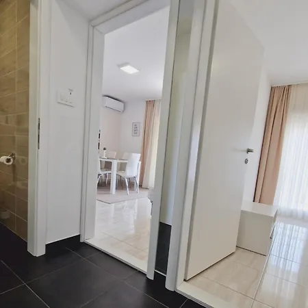 Seaview Sleeps 2 - Wifi & Tv *