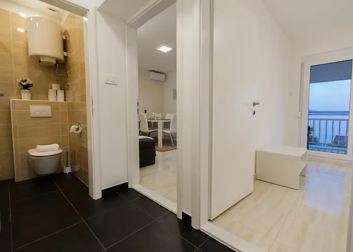 Appartamento Seaview Sleeps 2 - Wifi & Tv Crikvenica