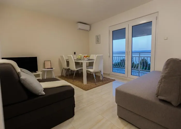 Seaview Sleeps 2 - Wifi & Tv